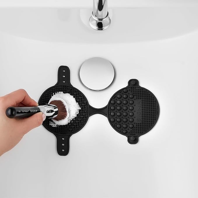 Sigma Beauty - Palmat® - Makeup Brush Cleaner - Perfect for Travel and On the Go - Palm Sized - Black
