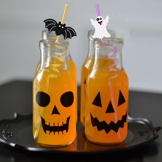 24pcs Halloween Party Favors Bat Pumpkin Ghost Cat Witch Spider Ghost Pattern Reusable Straws Party Gift Halloween Party Supplies with 2 Cleaning Brushes 8 Color.