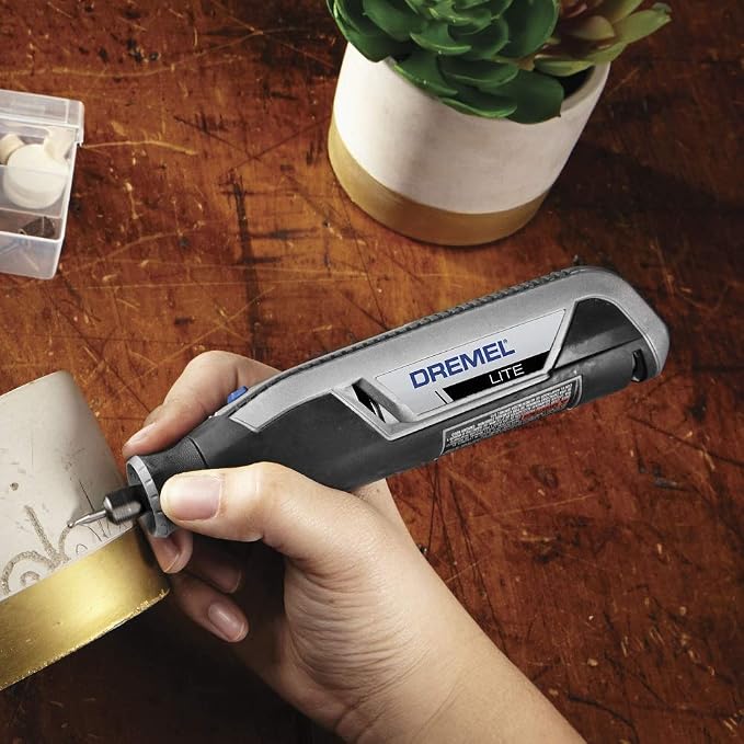 Dremel Lite 7760 Cordless Multi-Tool (3.6V 2.0Ah Battery, Kit with 15 Accessories, USB Charger, Speed 8000-25000rpm for Carving, Engraving, Grinding, Cleaning, Polishing, Sharpening and Sanding)