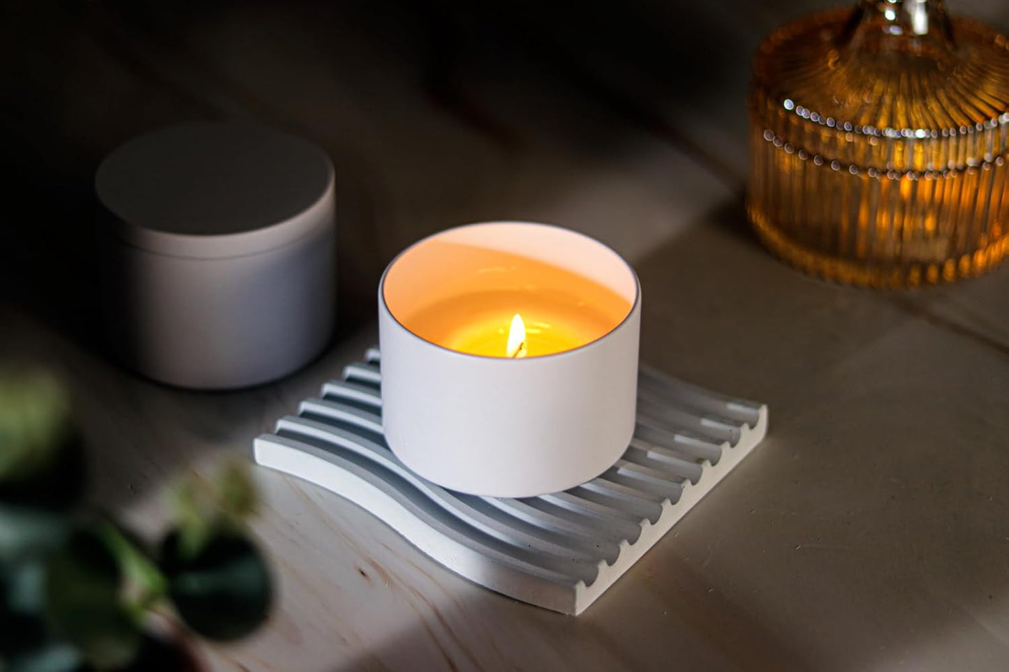 Aroparc Candle Tins 8oz with Lids, 24 Pack Seamless Candle Containers for Candle Making Supplies Empty Candle Jars - Wood Grain Lids White Tins