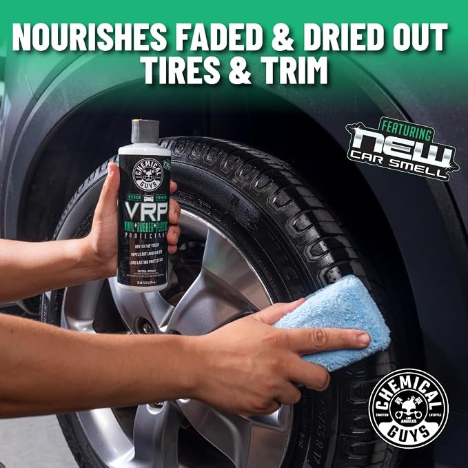 Chemical Guys New Car Scent Detailing Kit with Storage Bag, Air Freshener Spray, Interior Cleaner, Microfiber Towels, and Hanging Air Fresheners, Giftable Car Care Set