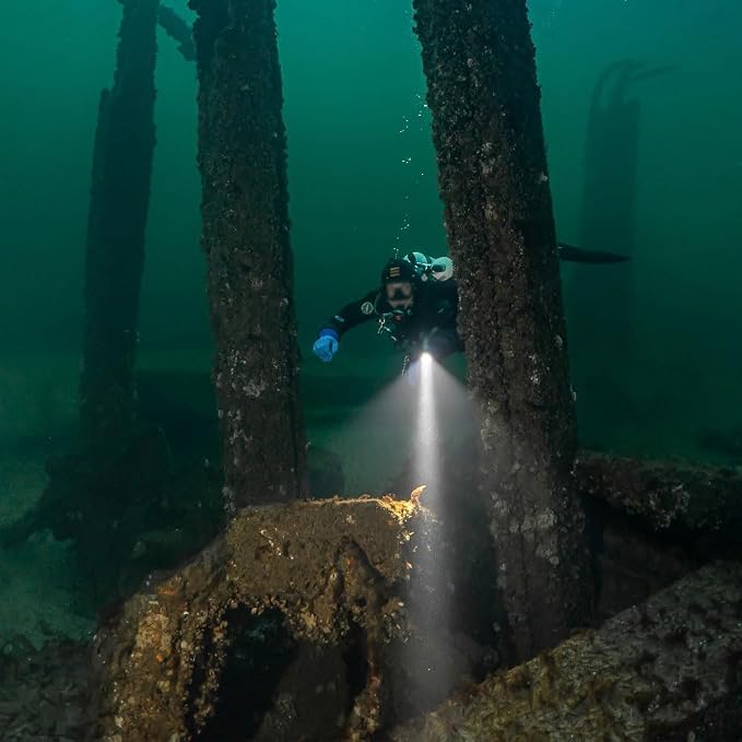 Wurkkos DL10R Dive Light, 4500 Lumens Super Bright Scuba Diving Flashlight, Type C Rechargeable, IPX-8 Waterproof with Magnetic Rotary Switch, 3Modes, 100m Underwater Lights for Night Diving