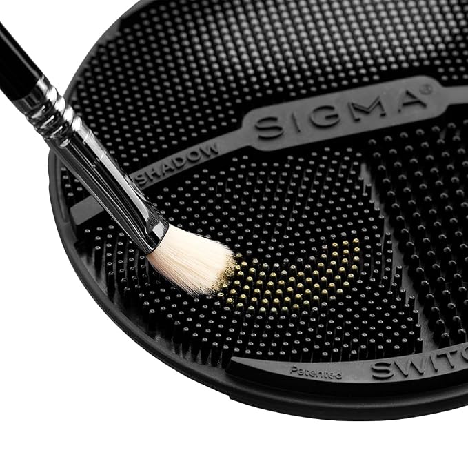 Sigma Switch by Sigma Beauty – Silicone Makeup Brush Cleaner for Switching Shades and Pigments, Switch Cleaning Mat for Superior Makeup Brush Cleaning Mid-Application (Travel Size)