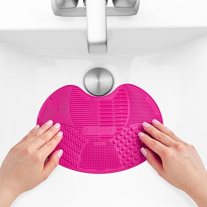 Sigma Beauty Sigma Spa® Express Brush Cleaning Mat (Pink) — Silicone Makeup Brush Cleaning Mat with Suction Cups for Cleaning Makeup Brushes, Compact Design Fit for Any Travel Makeup Kit