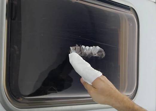 QUIXX 10003 Acrylic Scratch Remover - Removes Scratches From Clear Acrylic and Plexiglas Surfaces On Cars, Motorcycles, Caravans, and Boats