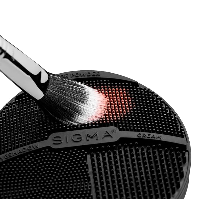 Sigma Switch by Sigma Beauty – Silicone Makeup Brush Cleaner for Switching Shades and Pigments, Switch Cleaning Mat for Superior Makeup Brush Cleaning Mid-Application (Travel Size)