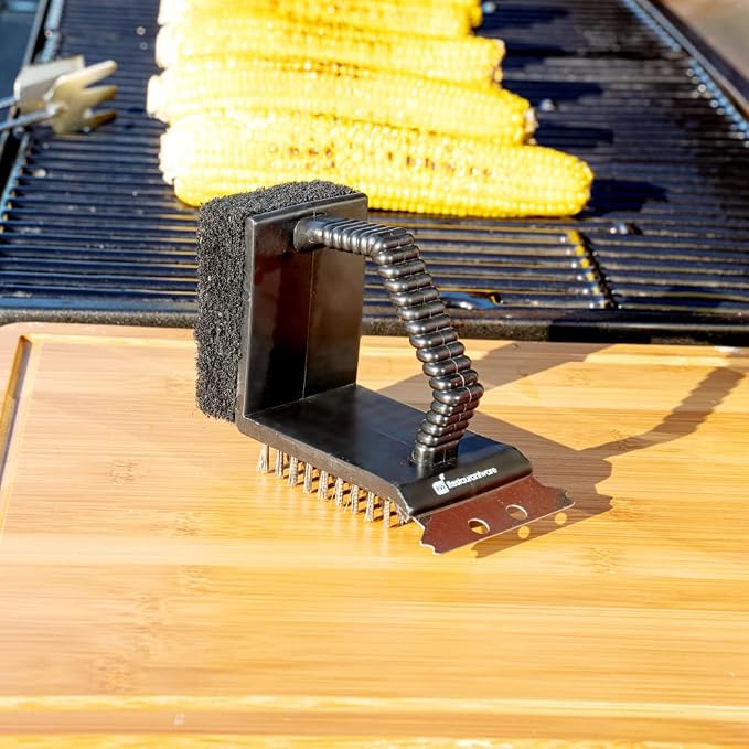 Restaurantware Met Lux 4.5-Inch Grill Brush 1 Handheld Grill Cleaning Tool - Scraper Scouring Pad Silver Plastic Grill Accessory For All Types Of Grills Ergonomic Handle