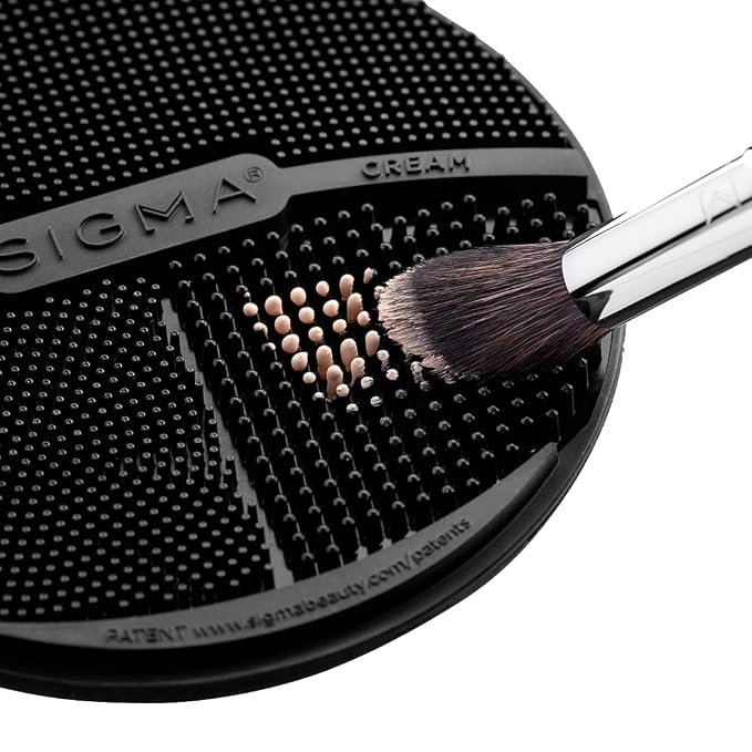 Sigma Switch by Sigma Beauty – Silicone Makeup Brush Cleaner for Switching Shades and Pigments, Switch Cleaning Mat for Superior Makeup Brush Cleaning Mid-Application (Travel Size)