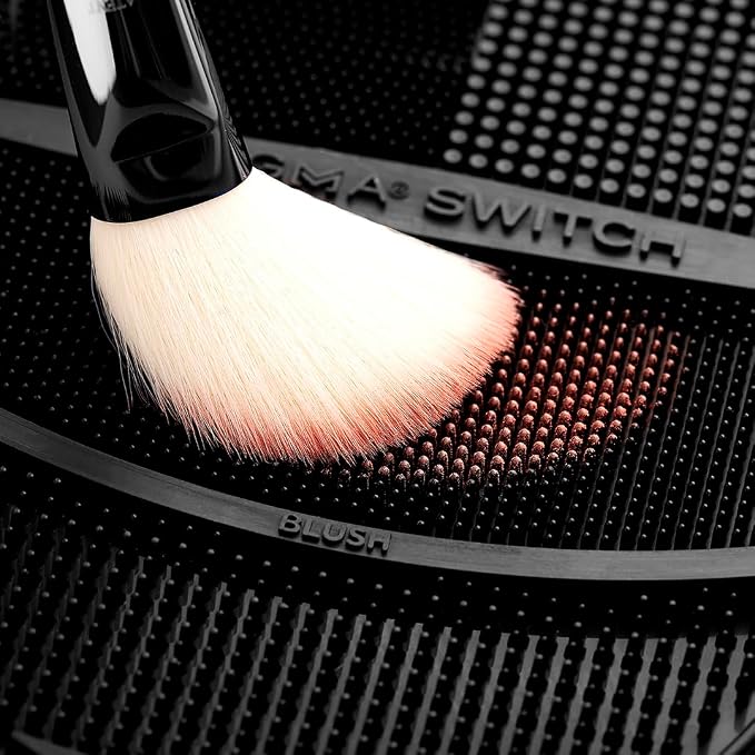 Sigma Switch by Sigma Beauty – Silicone Makeup Brush Cleaner for Switching Shades and Pigments, Switch Cleaning Mat for Superior Makeup Brush Cleaning Mid-Application (Full Size)