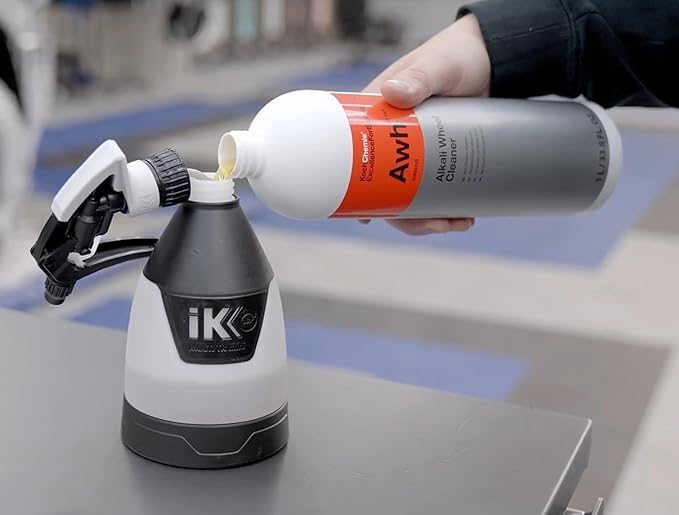 Koch-Chemie - Alkali Wheel Cleaner - High-pH Wheel Cleaner for Wheels and Tires - Dissolves Dirt and Brake dust Without irritating Skin - 1 Liter