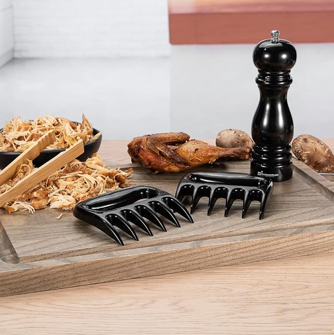 Restaurantware Met Lux 4.5 x 4.1 Inch Meat Claws 2 Meat Shredders - Sharp Blades With Handle Black Plastic Bear Claws Durable For Shredding Pork Chicken or Turkey