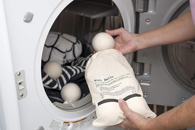 Molly's Suds Unscented Laundry Detergent Powder (120 Loads) & XL Wool Dryer Balls (White) Bundle