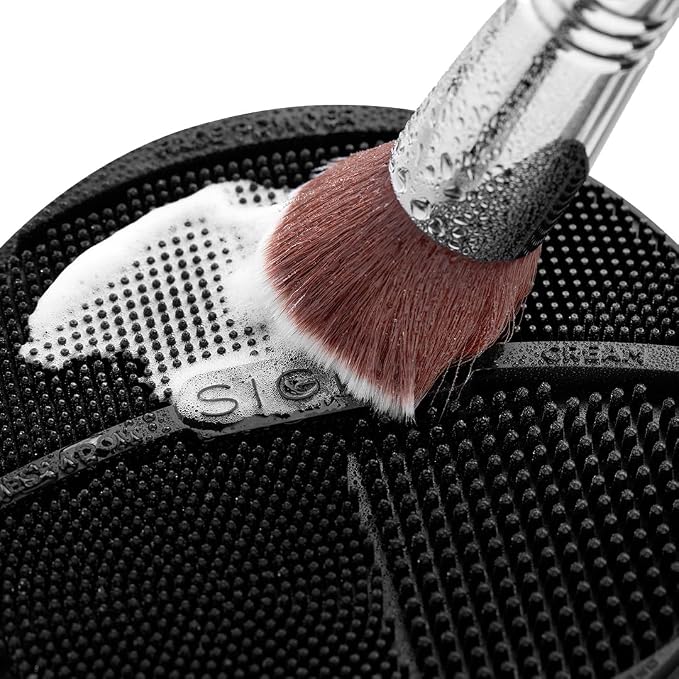 Sigma Switch by Sigma Beauty – Silicone Makeup Brush Cleaner for Switching Shades and Pigments, Switch Cleaning Mat for Superior Makeup Brush Cleaning Mid-Application (Travel Size)