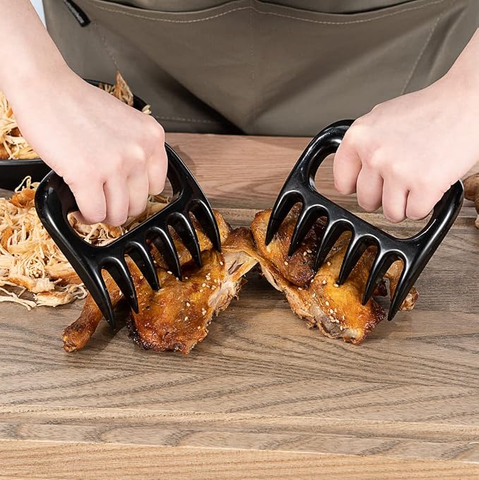 Restaurantware Met Lux 4.5 x 4.1 Inch Meat Claws 2 Meat Shredders - Sharp Blades With Handle Black Plastic Bear Claws Durable For Shredding Pork Chicken or Turkey
