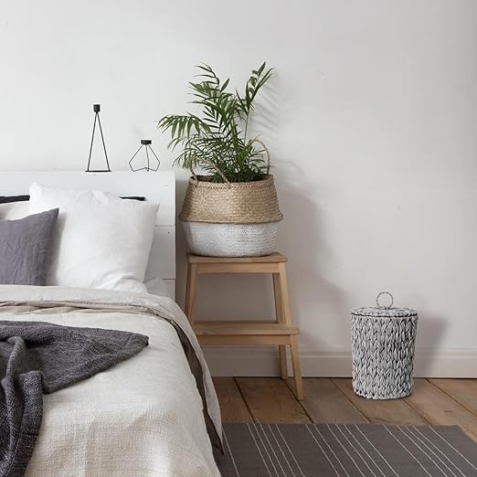 Plastic Wicker Trash Can with Lid - 2.6 Gallon Small Garbage Can with Removable Liner Bucket for Bedroom, Bathroom, Living Room - Boho Hand Woven Waste Basket for Home, Office, Grey