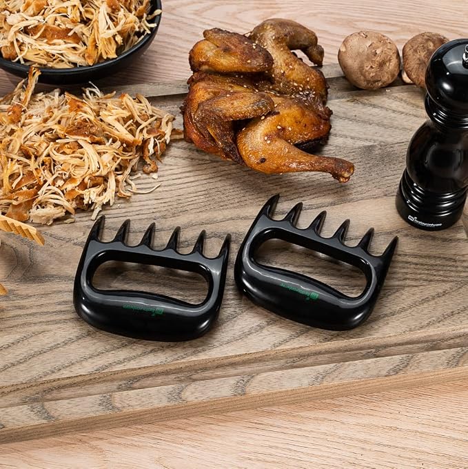 Restaurantware Met Lux 4.5 x 4.1 Inch Meat Claws 2 Meat Shredders - Sharp Blades With Handle Black Plastic Bear Claws Durable For Shredding Pork Chicken or Turkey