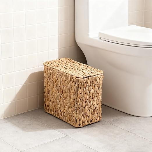 Wicker Trash Can with Lid and Liner, Bathroom Trash Can with Lid, Natural Water Hyacinth Wicker Waste Basket, Boho Rattan Garbage Wastebasket for Bedroom Living Room Office Kitchen