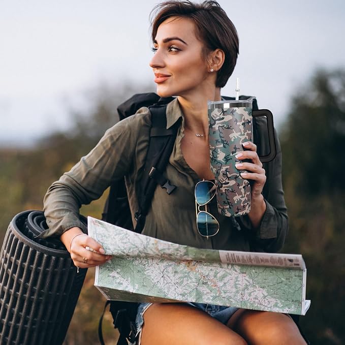 Ceovfoi 40 oz Camo Tumbler with Handle Lid and Straw, Hunting Gifts for Men Women,Camo Tumbler Travel Coffee Cup Mug Water Botter