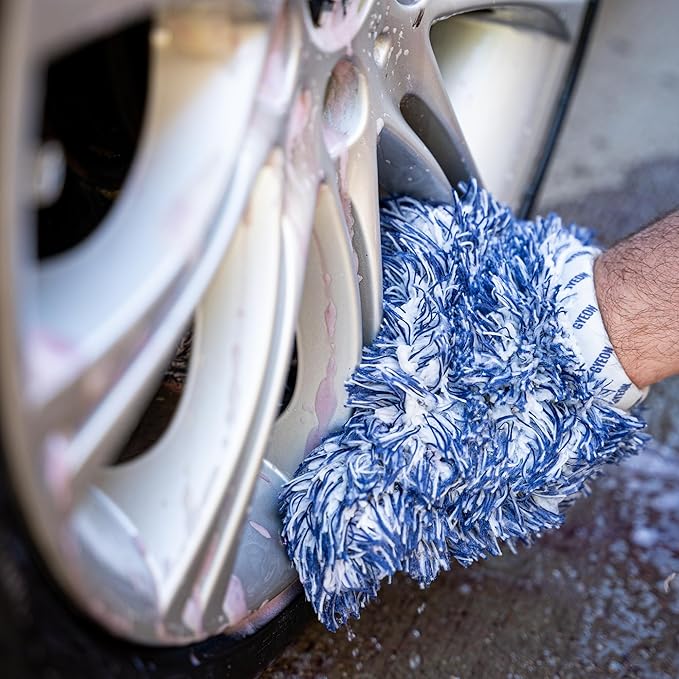 Gyeon Wheel Mitt Evo Ergonomic Microfiber Wheel Cleaning mitt for Safe Scratch‑Free Rim Detailing with Twist‑Loop fibers Superior Dirt Pickup and Glide for Tight Spokes and Sensitive finishes
