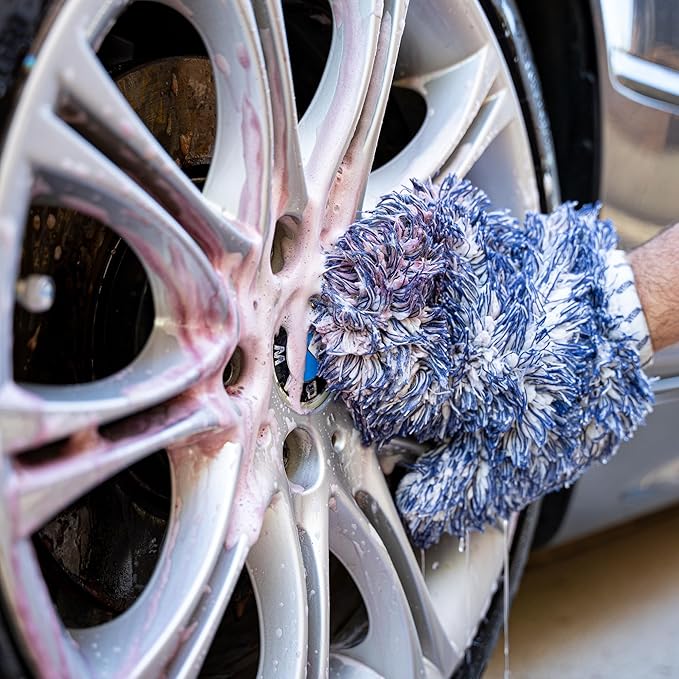 Gyeon WheelMitt EVO Ergonomic Wheel mitt for Precise Rim Cleaning Microfiber Glove high GSM Ultra Soft Twist Loop fibers deep Dirt Removal Safe on Matte Gloss Painted finishes Tight Spoke Access