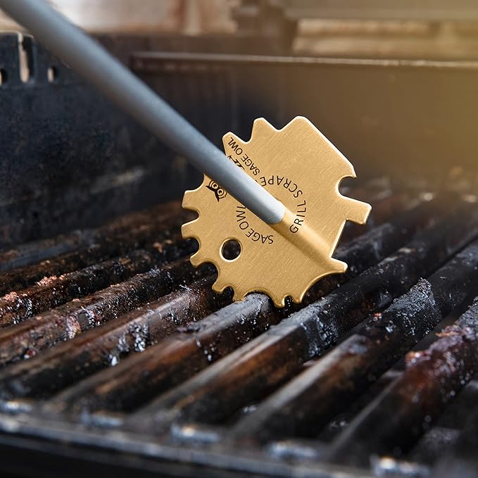 Sage Owl Bristle-Free Brass BBQ Scraper with 17.5’’ Handle Combo – Grill Cleaning Tool for Barbecues – Essential Grill Accessories and Unique Kitchen Gadgets – Dad Gifts from Wife