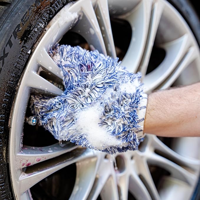 Gyeon WheelMitt EVO Ergonomic Wheel mitt for Precise Rim Cleaning Microfiber Glove high GSM Ultra Soft Twist Loop fibers deep Dirt Removal Safe on Matte Gloss Painted finishes Tight Spoke Access