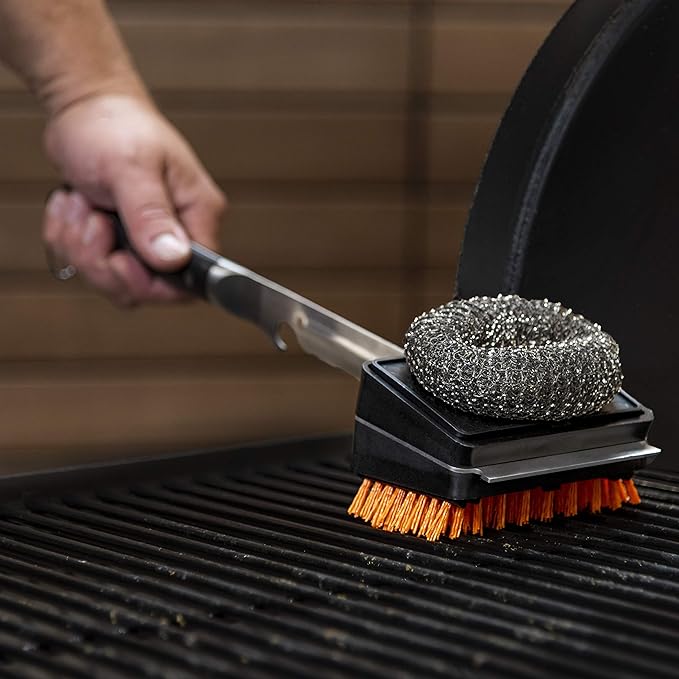 Oklahoma Joe's Blacksmith Combo Grill Brush with Replaceable Nylon and Steel Wool Heads - 1517365R06