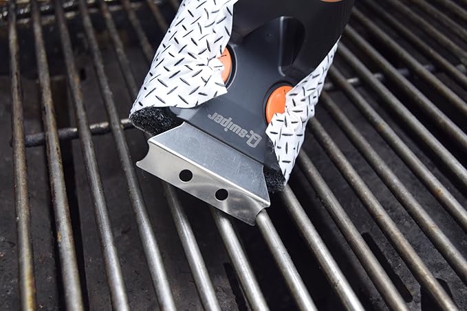 Proud Grill Q-Swiper XL BBQ Grill Brush Cleaner Set - 1 Long Grill Brush with Scraper & 40 Cleaning Wipes, Easy-Clean, Bristle & Wire Free, Grease & Grime Remover, Cleaner Kit for Outdoor Smoker
