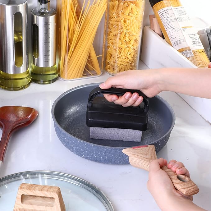 Kacctyen 16 Pcs Pumice Stones Scrubbing Grill Griddle Cleaning Brick Block Grill Cleaning Stone Griddle Scrubber Cleaner with 2 Pcs Handle for Outdoor BBQ Oven Flat Top Cookers Remove Greases Stains