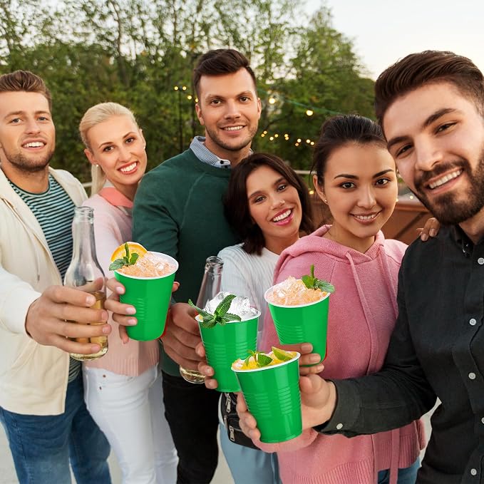Kochorie 100 Pack Disposable Plastic Cups 12 Ounce Green Solo Cups Drinking Party Cups Bulk Party Cups for Christmas Halloween Wedding Birthday Parties, Picnics Events