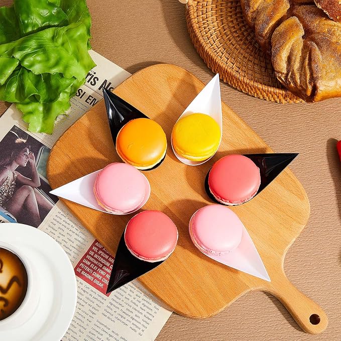 Tessco for you 200 Pcs 4" Tear Drop Appetizer Spoons Mini Appetizer Plates Reusable Tasting Spoons Plates Catering Supplies Disposable for Serving Small Desserts Cakes Bowls (White,Black)