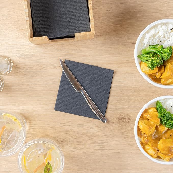 Restaurantware Moderna 7.3 Inch Disposable Knives 250 Recyclable Plastic Knives - Crack-Resistant For All Types Of Meals Silver Plastic Cutlery