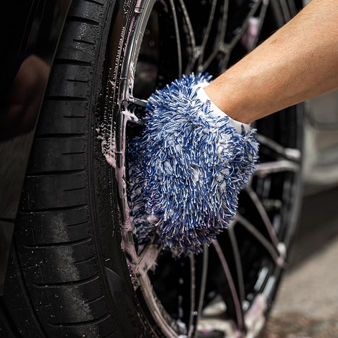 Gyeon Wheel Mitt Evo Ergonomic Microfiber Wheel Cleaning mitt for Safe Scratch‑Free Rim Detailing with Twist‑Loop fibers Superior Dirt Pickup and Glide for Tight Spokes and Sensitive finishes