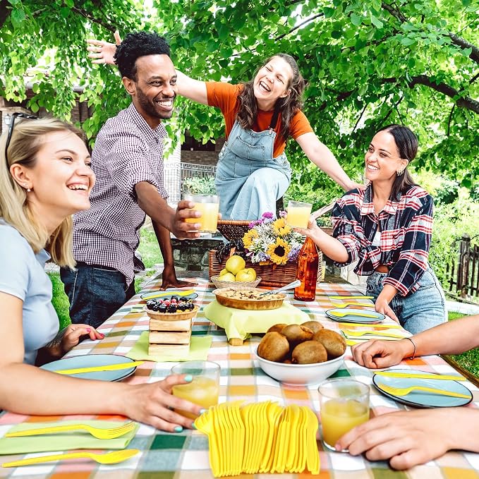 Kochorie 90 Pieces Yellow Plastic Cutlery Set Disposable Plastic Utensils Heavy Duty Flatware Set Includes 30 Knives 30 Forks 30 Spoons for Birthday Wedding Party, Picnic