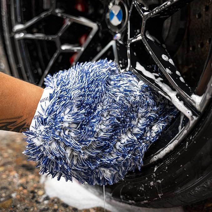 Gyeon Wheel Mitt Evo Ergonomic Microfiber Wheel Cleaning mitt for Safe Scratch‑Free Rim Detailing with Twist‑Loop fibers Superior Dirt Pickup and Glide for Tight Spokes and Sensitive finishes