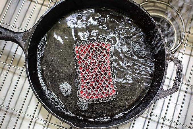 Lodge Cast Iron 8-Ounce Seasoning Spray and Lodge Chainmail Scrubbing Pad Set